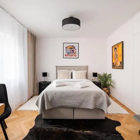 Metro Ratusz Arsenal Deluxe Apartment Warsaw Exterior photo